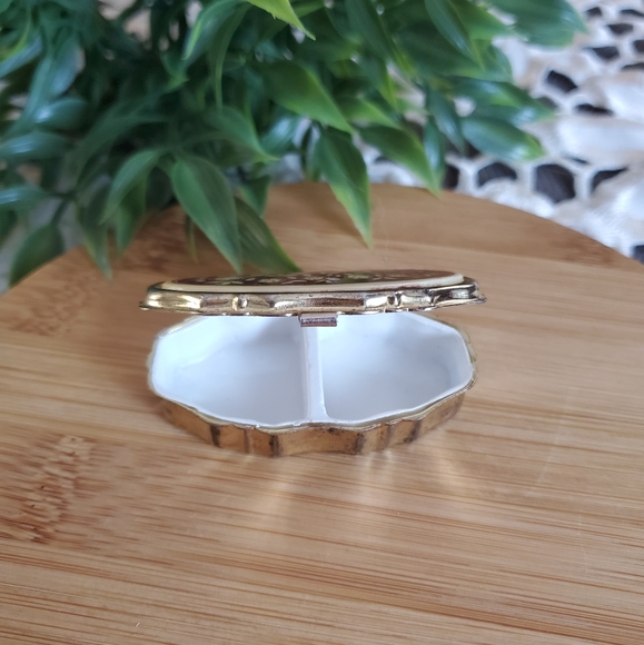 VINTAGE | Pill Box Gold & Red - Picture 5 of 7